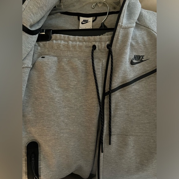 Nike Tech Tracksuit - Picture 11 of 11